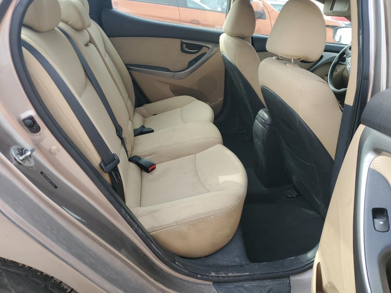 2013 Hyundai Elantra - Image 11