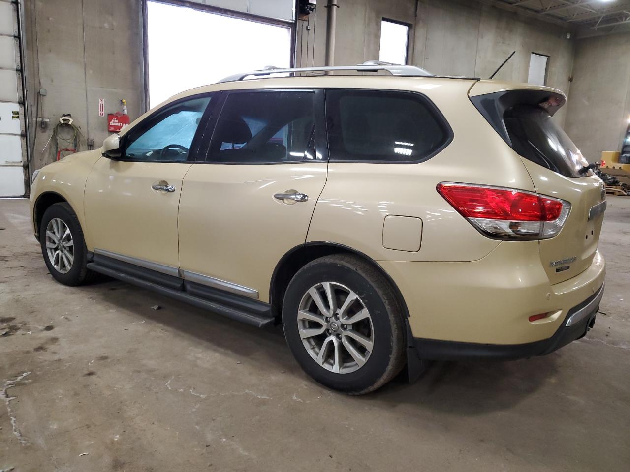 2013 Nissan Pathfinder - Image 2