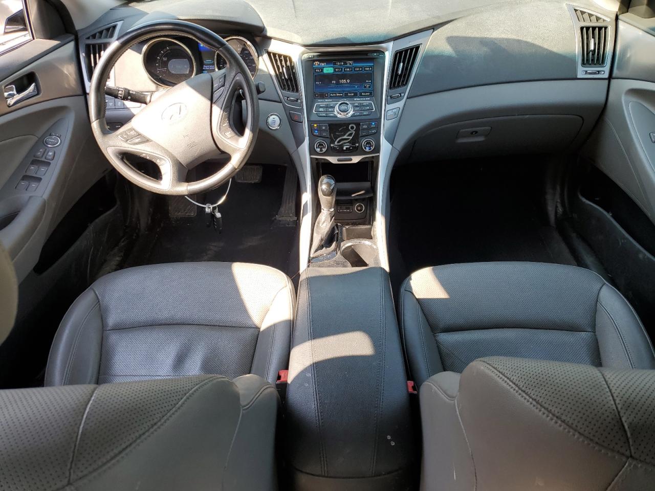 2011 Hyundai Sonata - Image 8