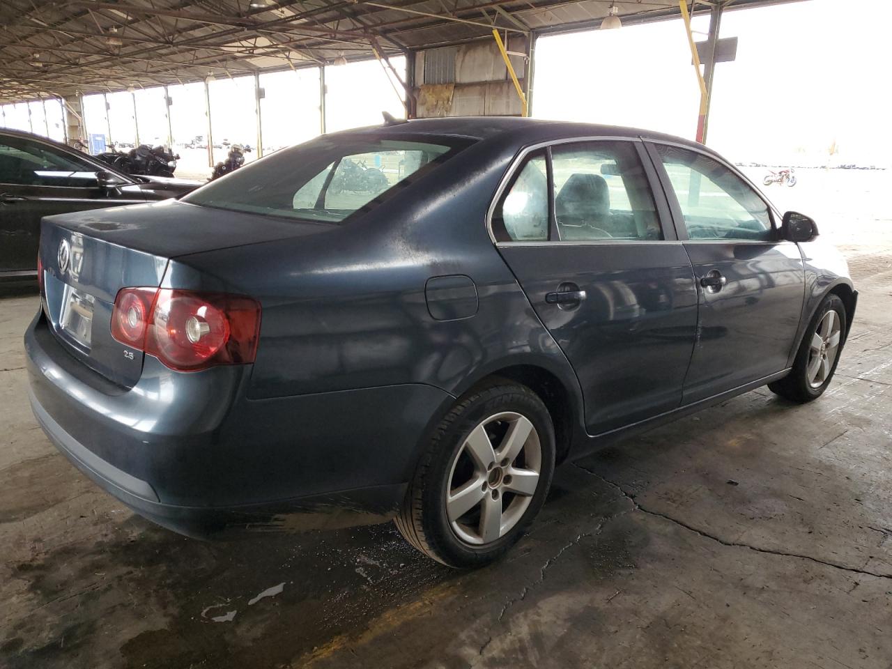 2009 Volkswagen Jetta - Image 3