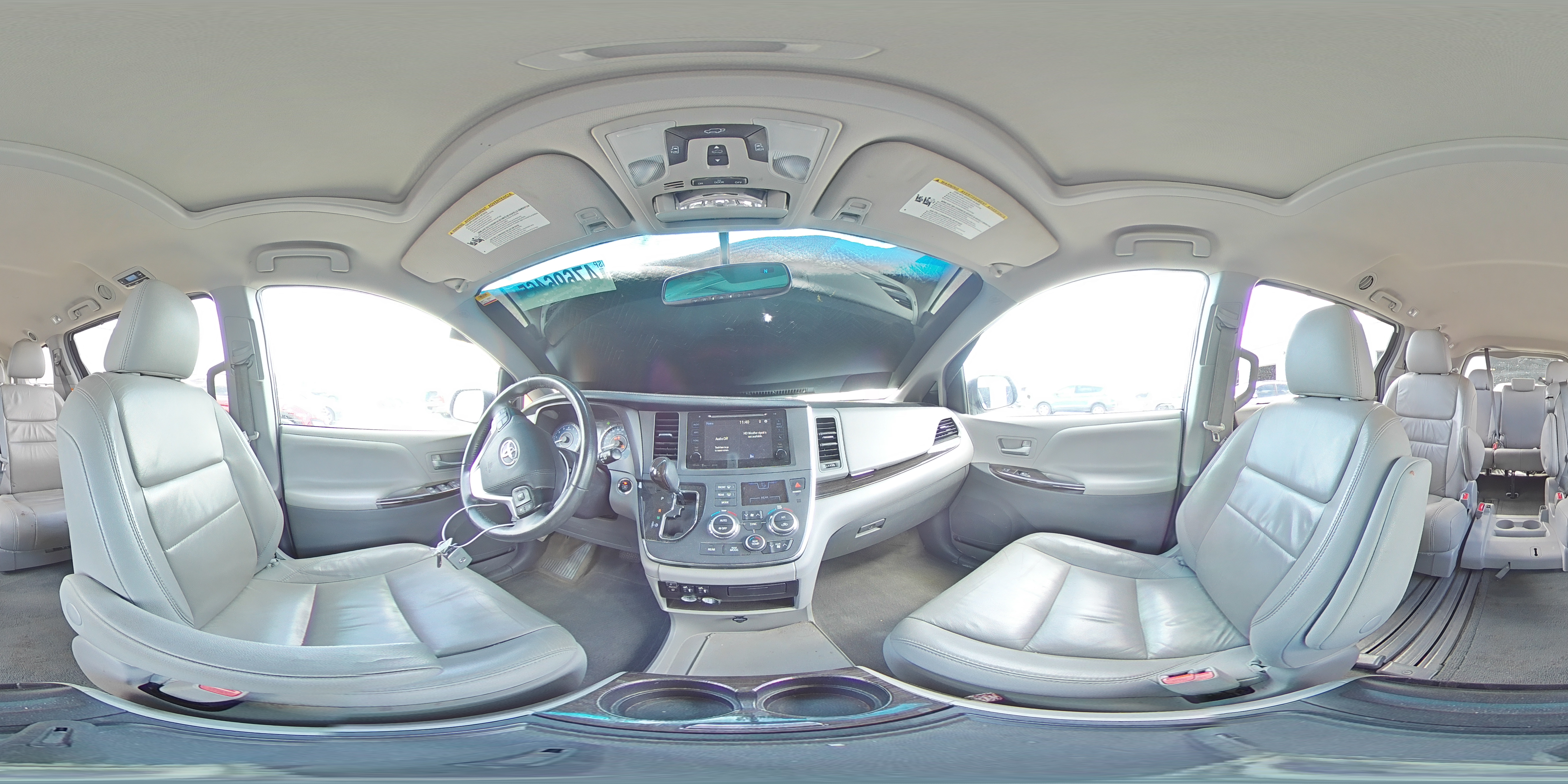 2017 Toyota Sienna - Image 16