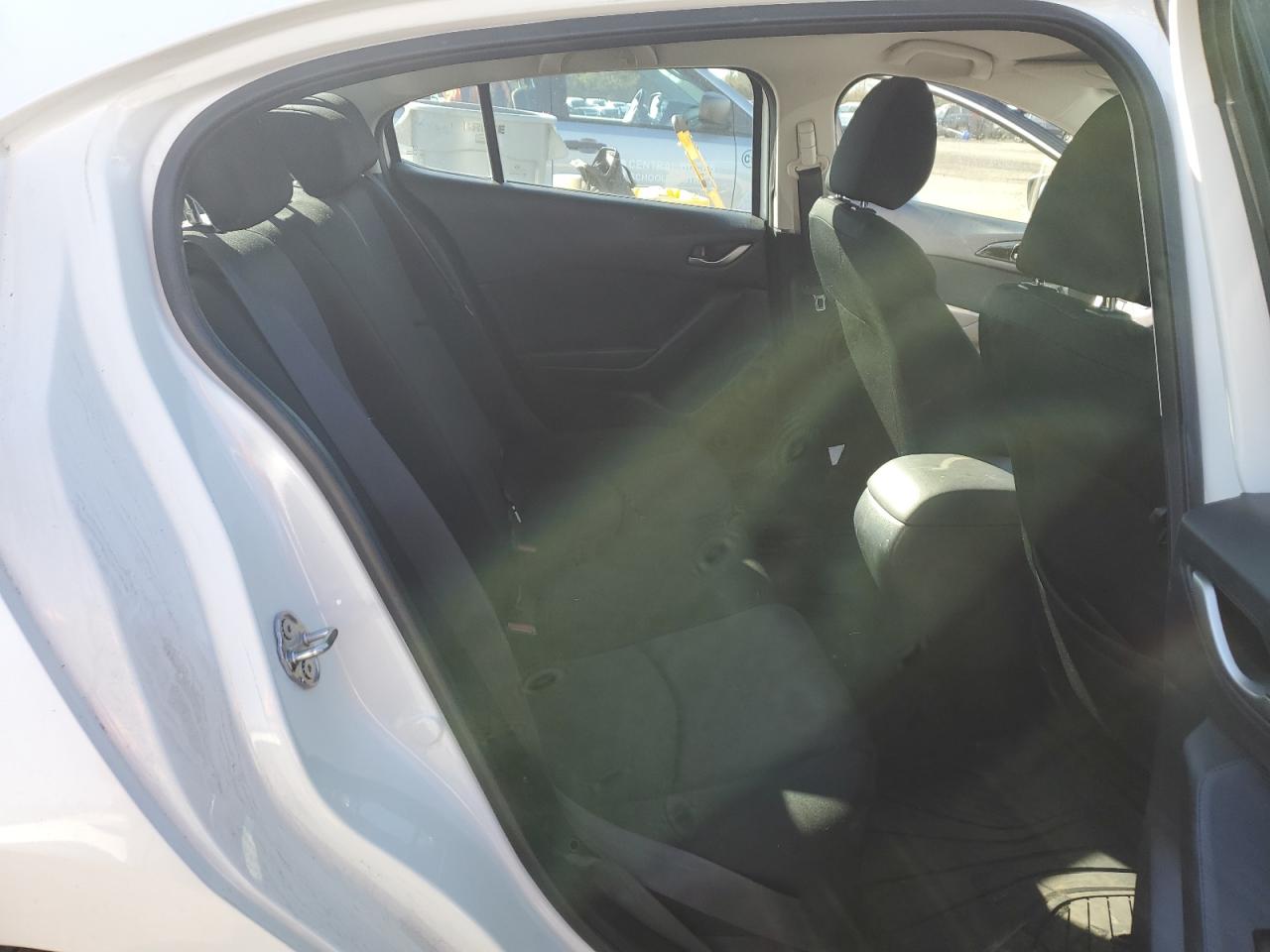 2015 Mazda 3 - Image 10