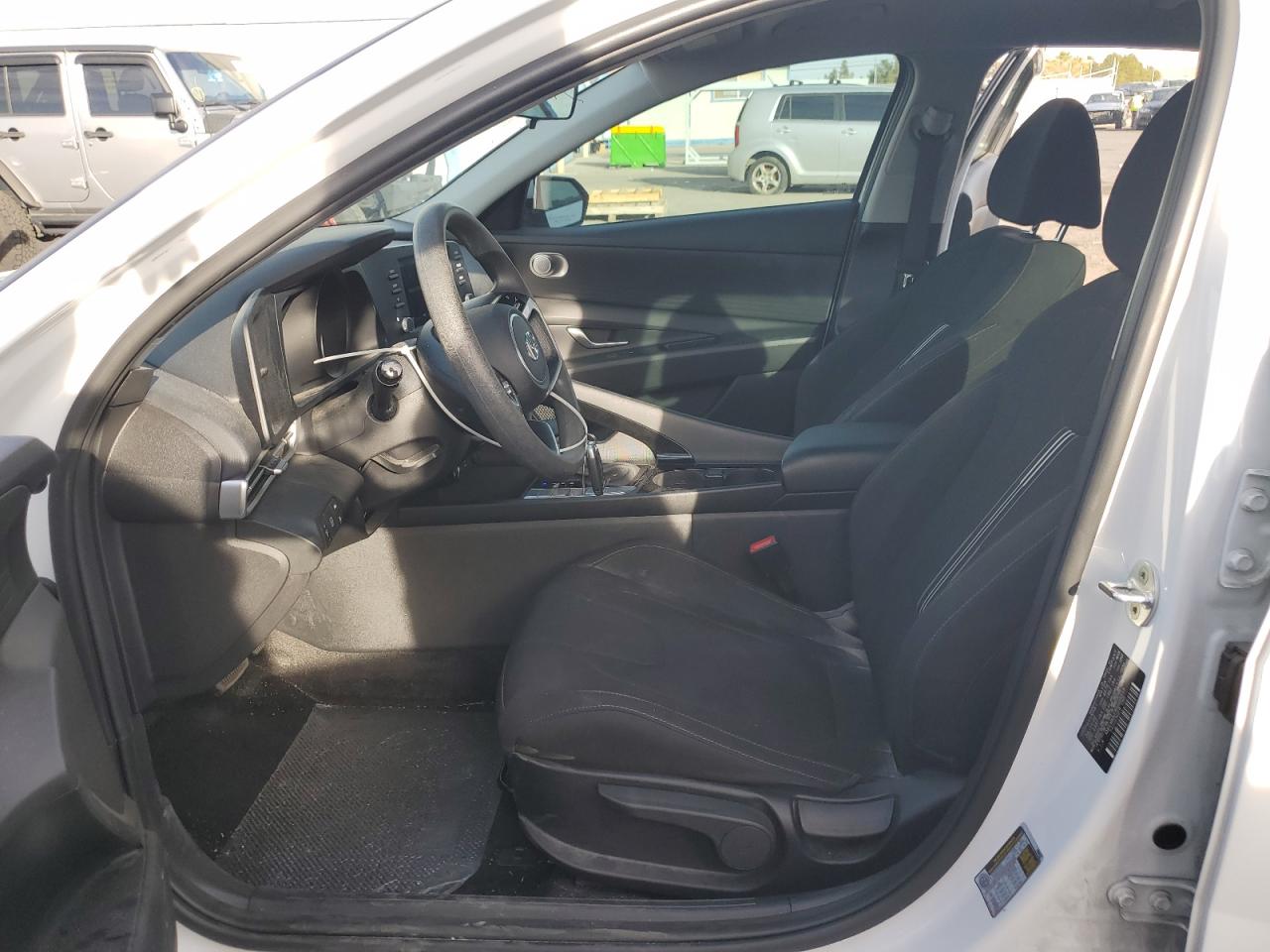 2023 Hyundai Elantra - Image 7