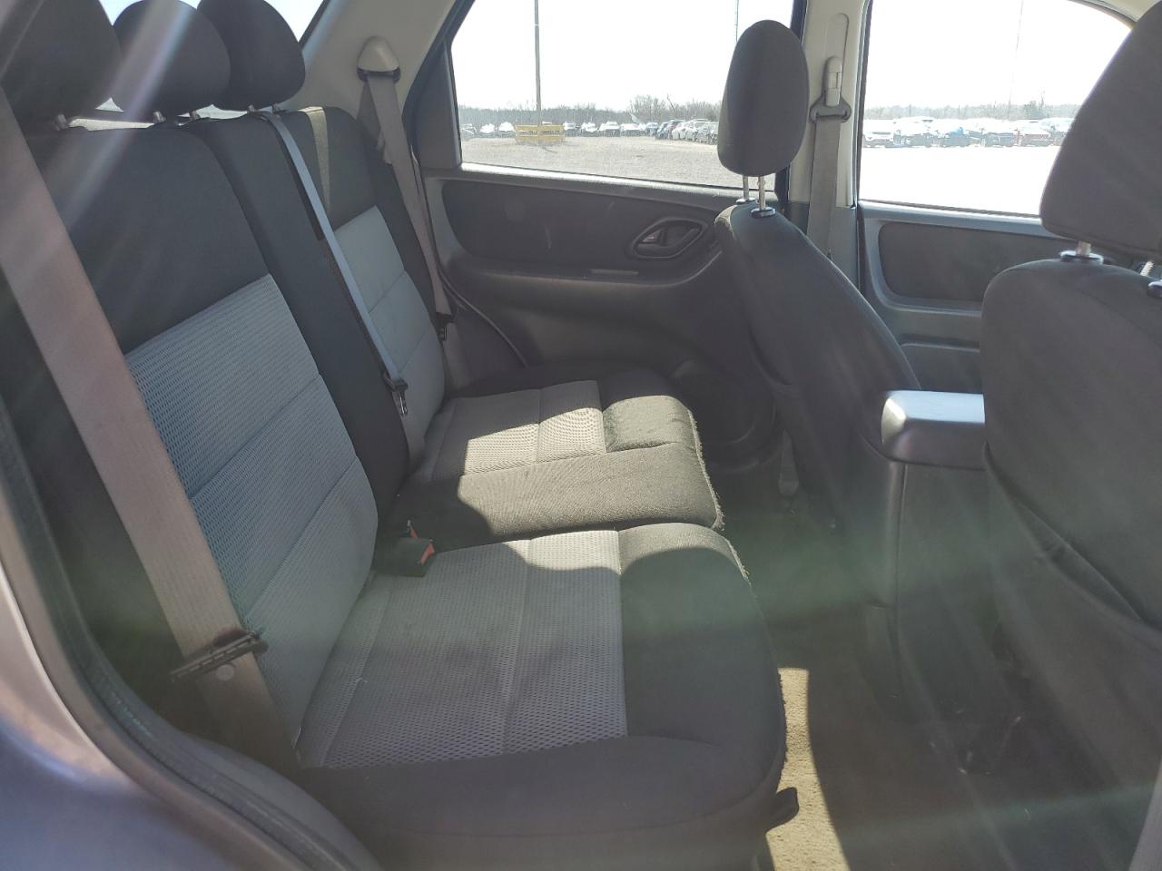 2007 Ford Escape - Image 11