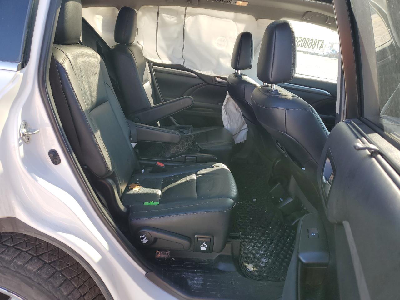 2019 Toyota Highlander - Image 10