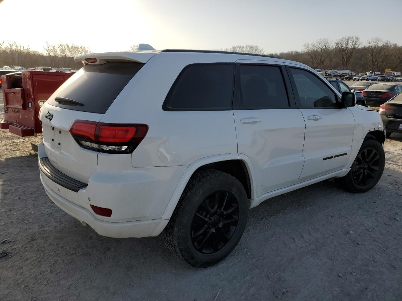 2017 Jeep Grand Cherokee - Image 3