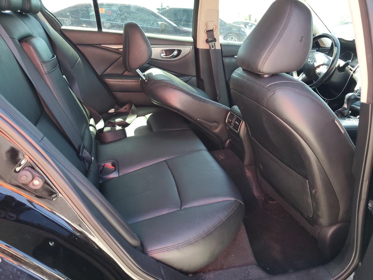 2015 Infiniti Q50 - Image 10