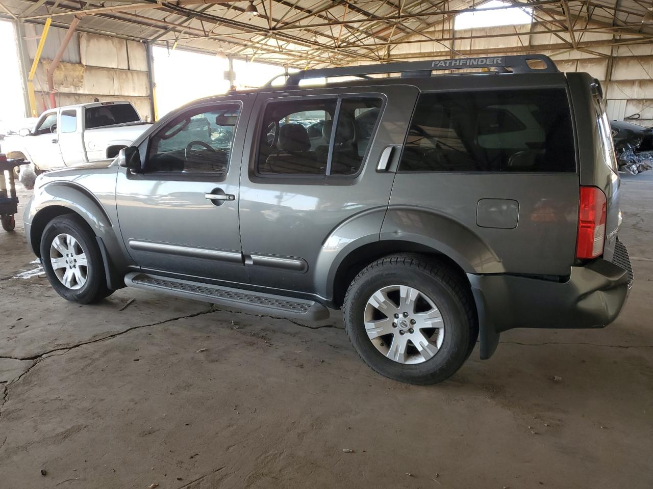 2005 Nissan Pathfinder - Image 2