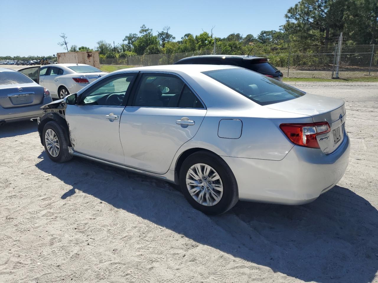2014 Toyota Camry - Image 2