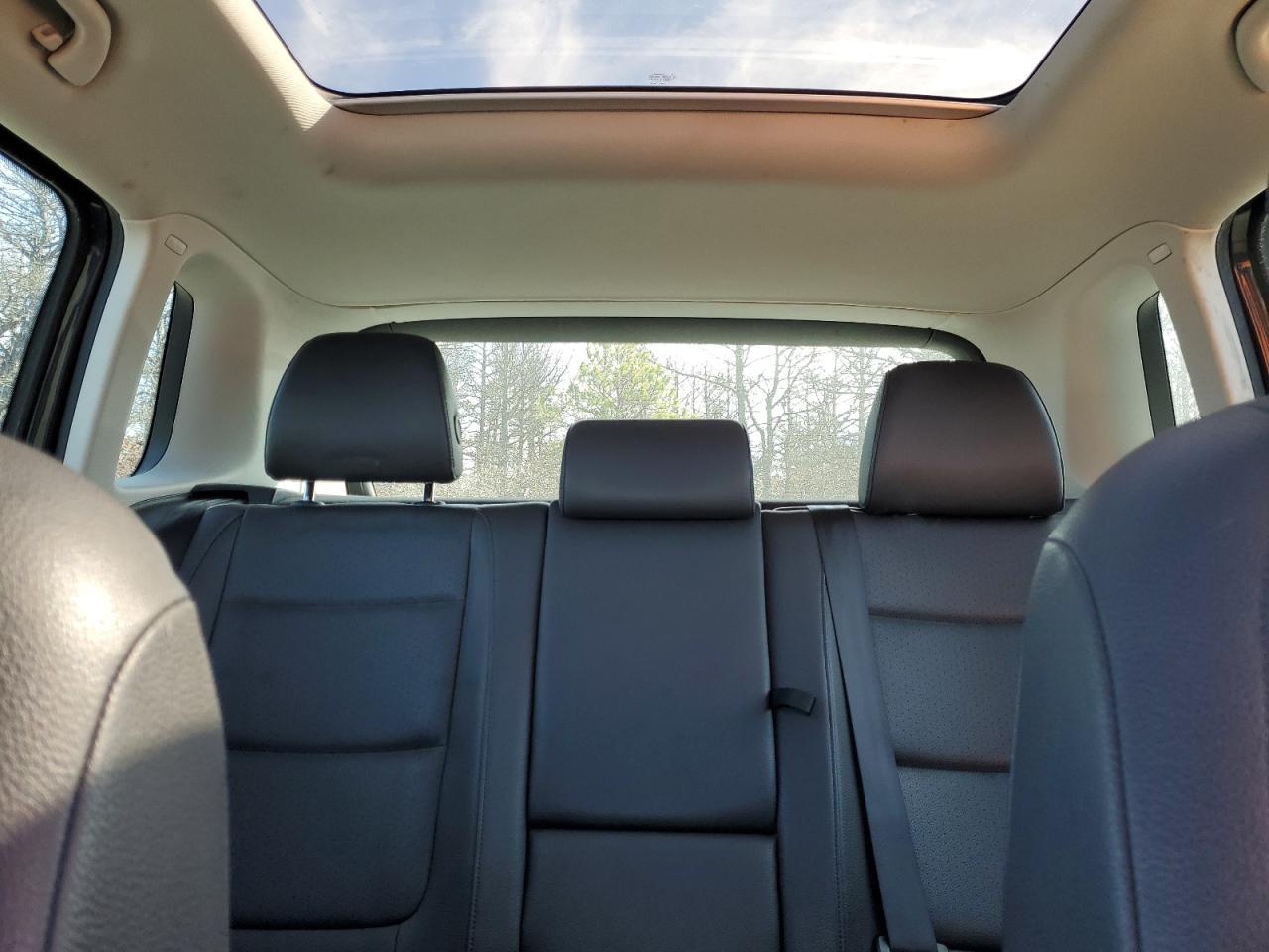 2016 Volkswagen Tiguan - Image 10