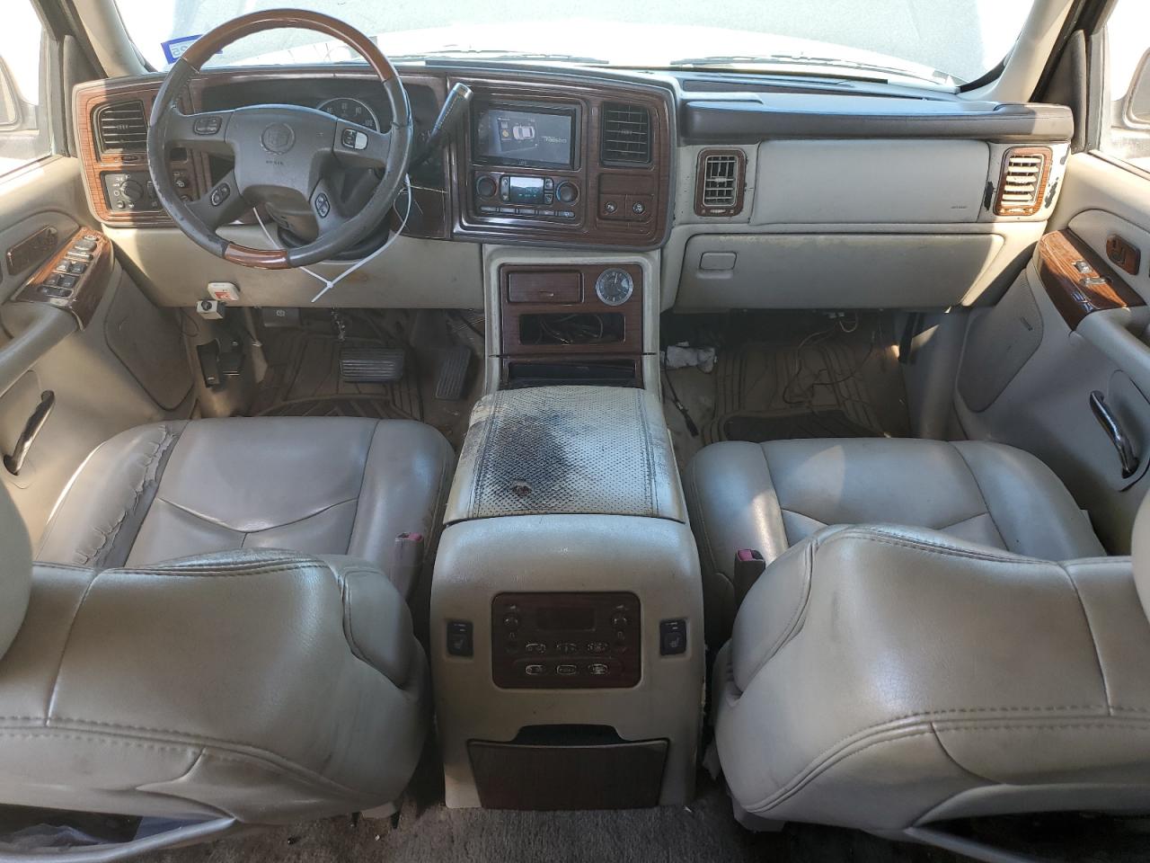 2003 Cadillac Escalade - Image 8