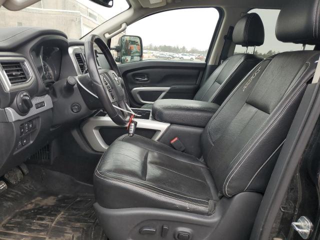  NISSAN TITAN 2019 Czarny