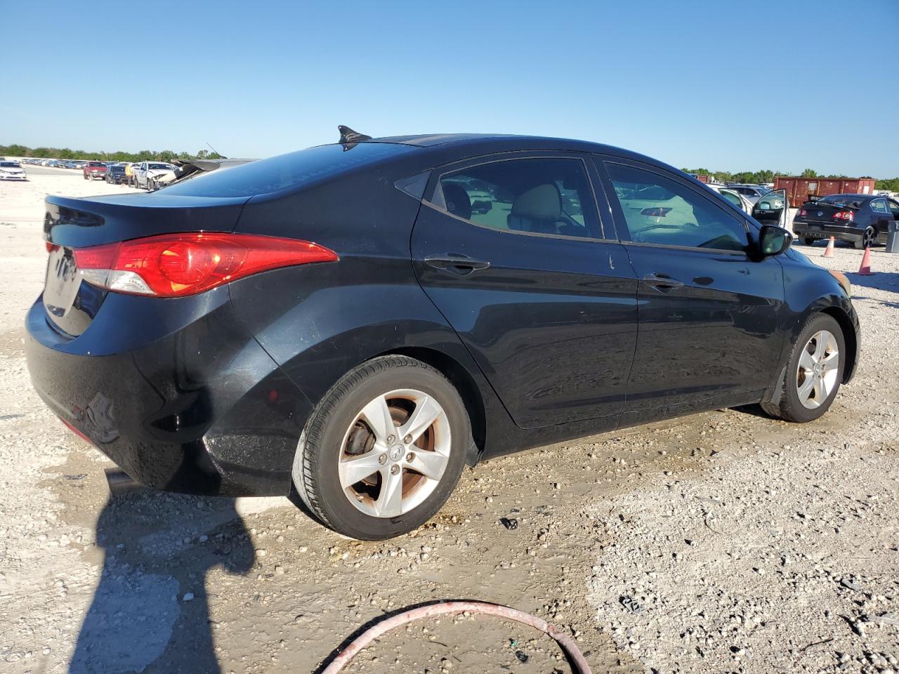 2013 Hyundai Elantra - Image 3