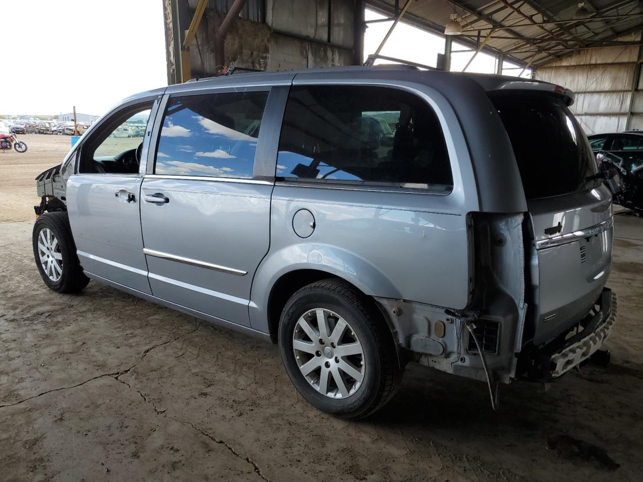 2014 Chrysler Town & Country - Image 2