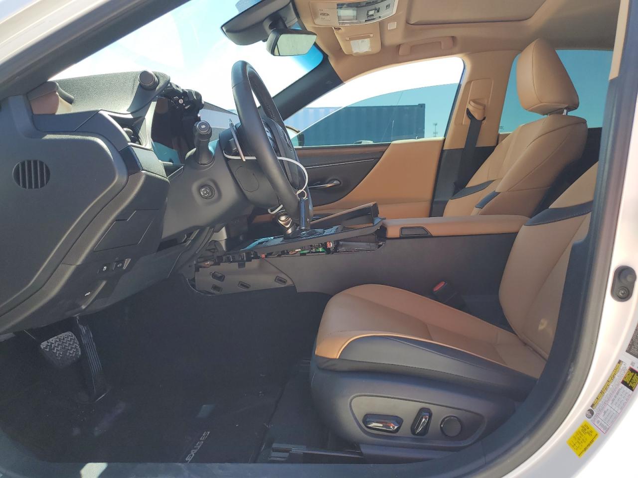 2023 Lexus ES - Image 7