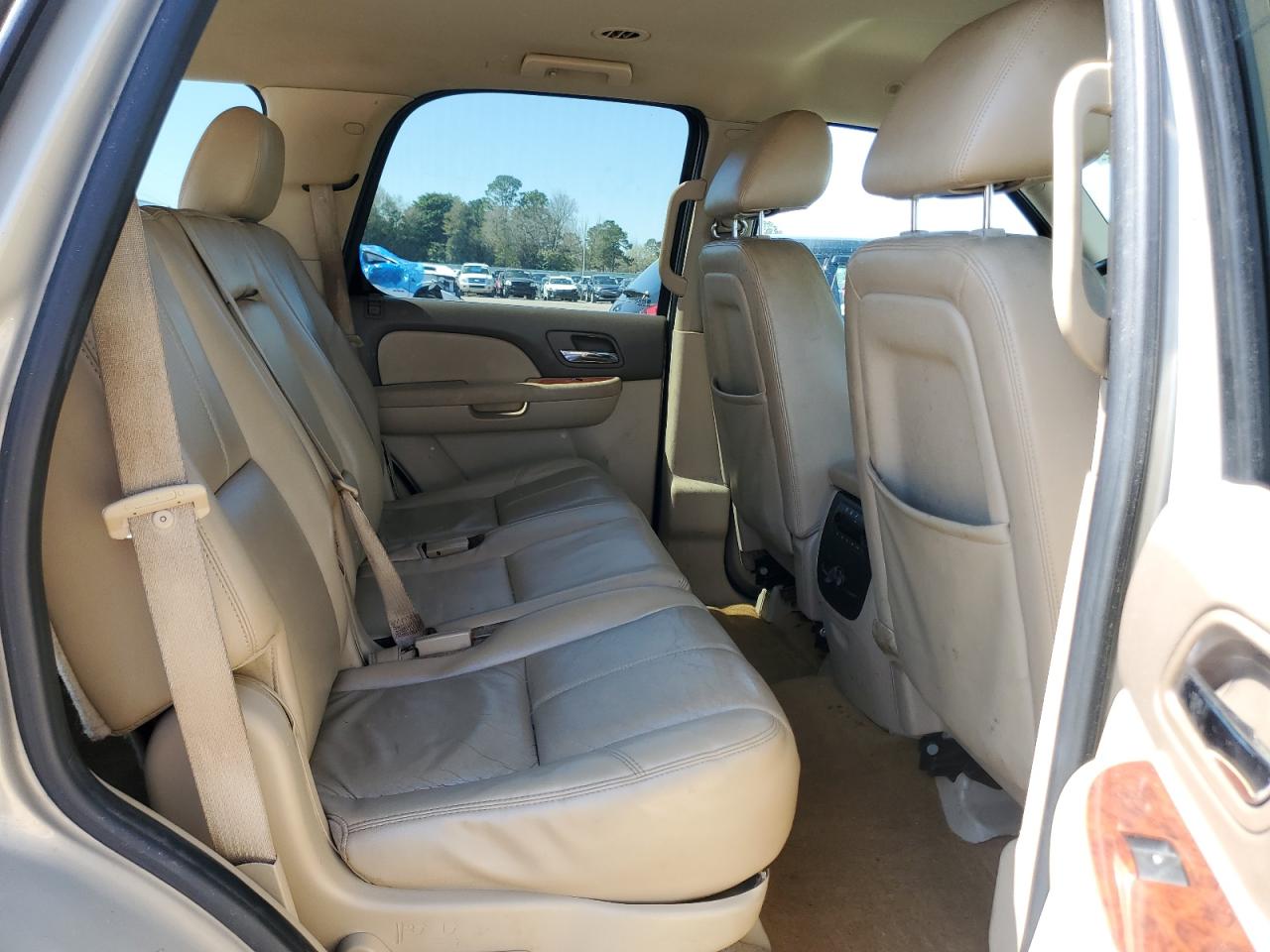 2011 Chevrolet Tahoe - Image 11