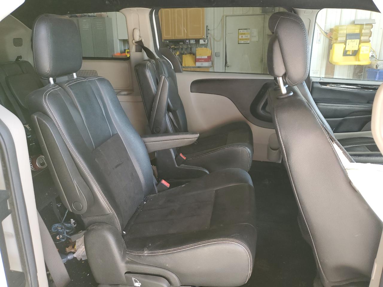 2019 Dodge Caravan - Image 11