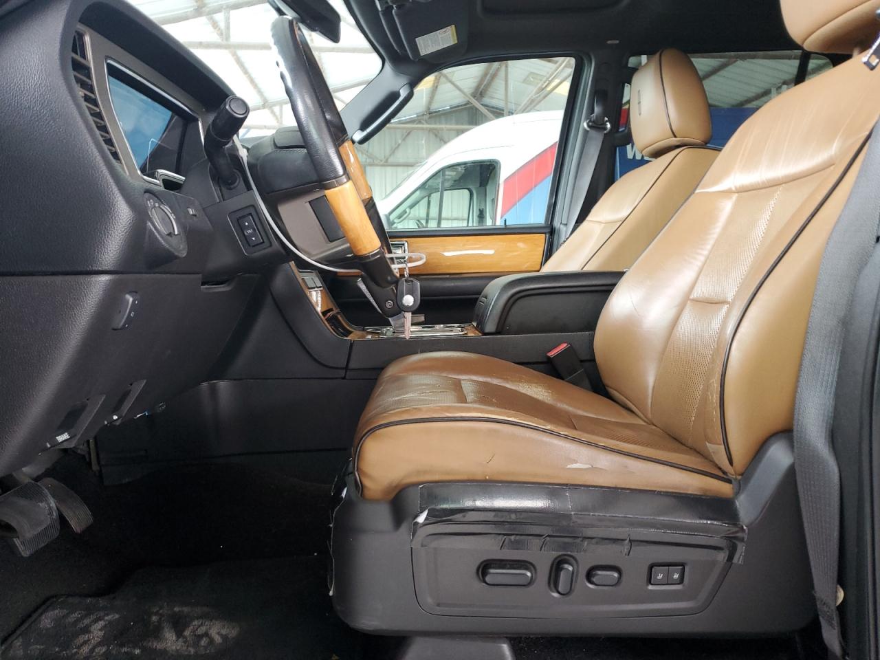 2013 Lincoln Navigator - Image 7