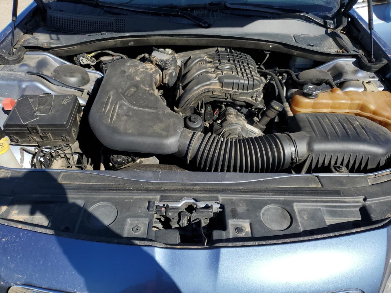 2011 Chrysler 300 - Image 11