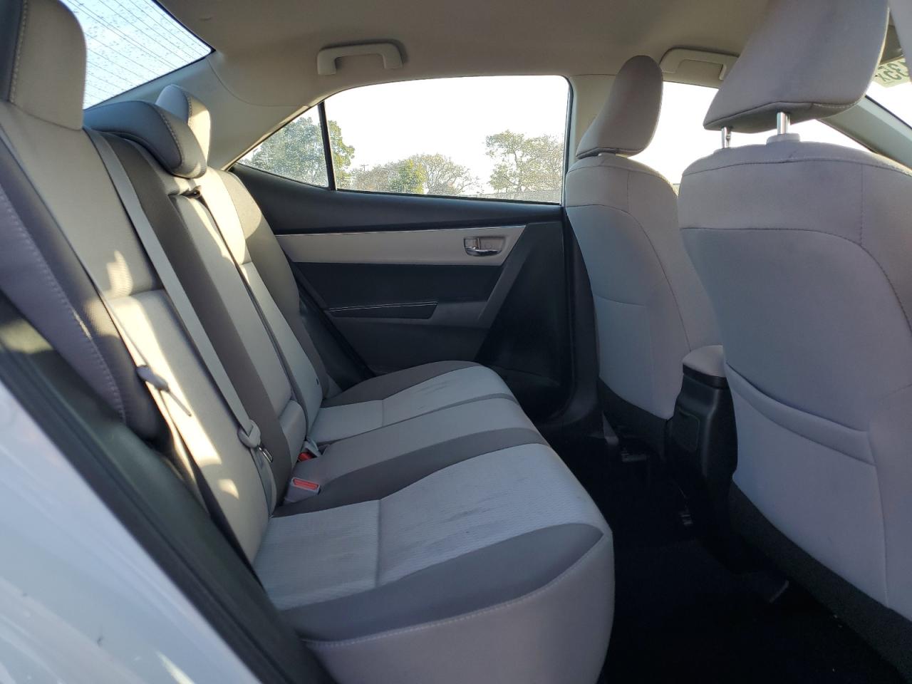 2017 Toyota Corolla L VIN: 5YFBURHEXHP688804 Lot: 49586135