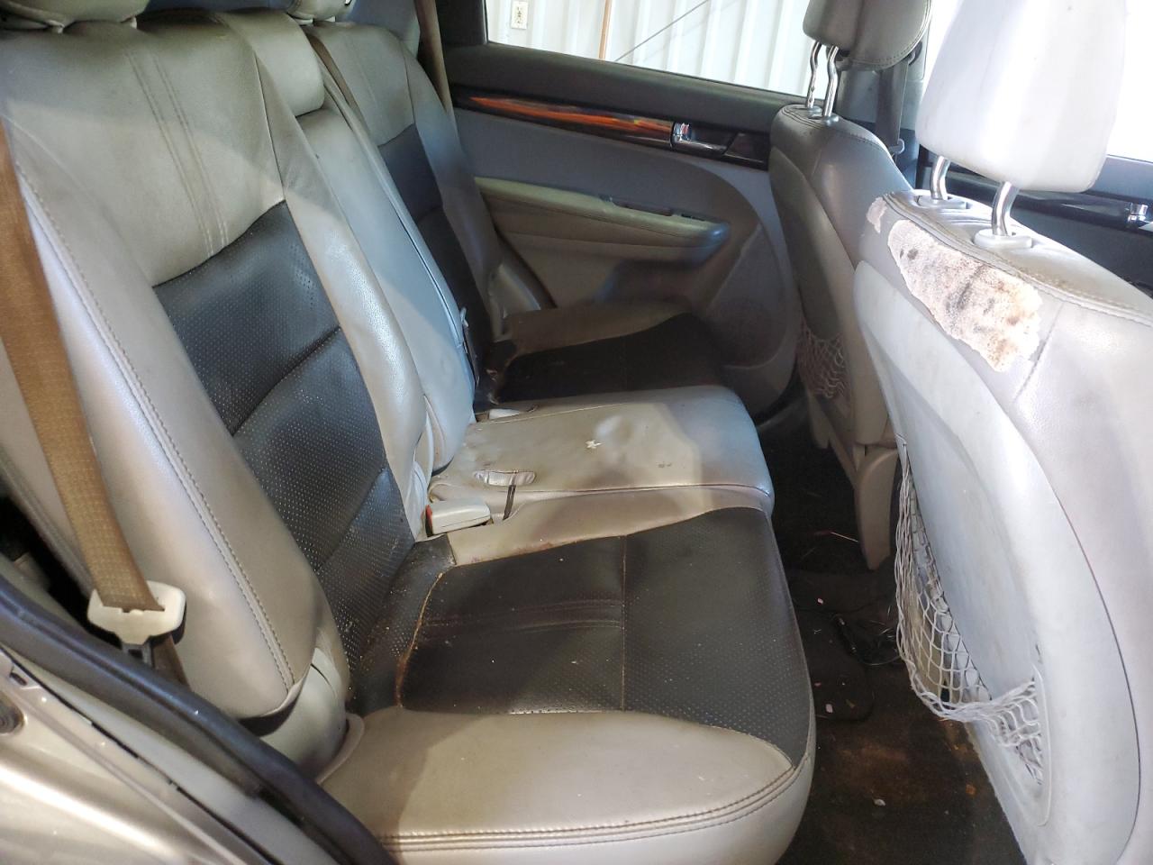2011 Kia Sorento - Image 11