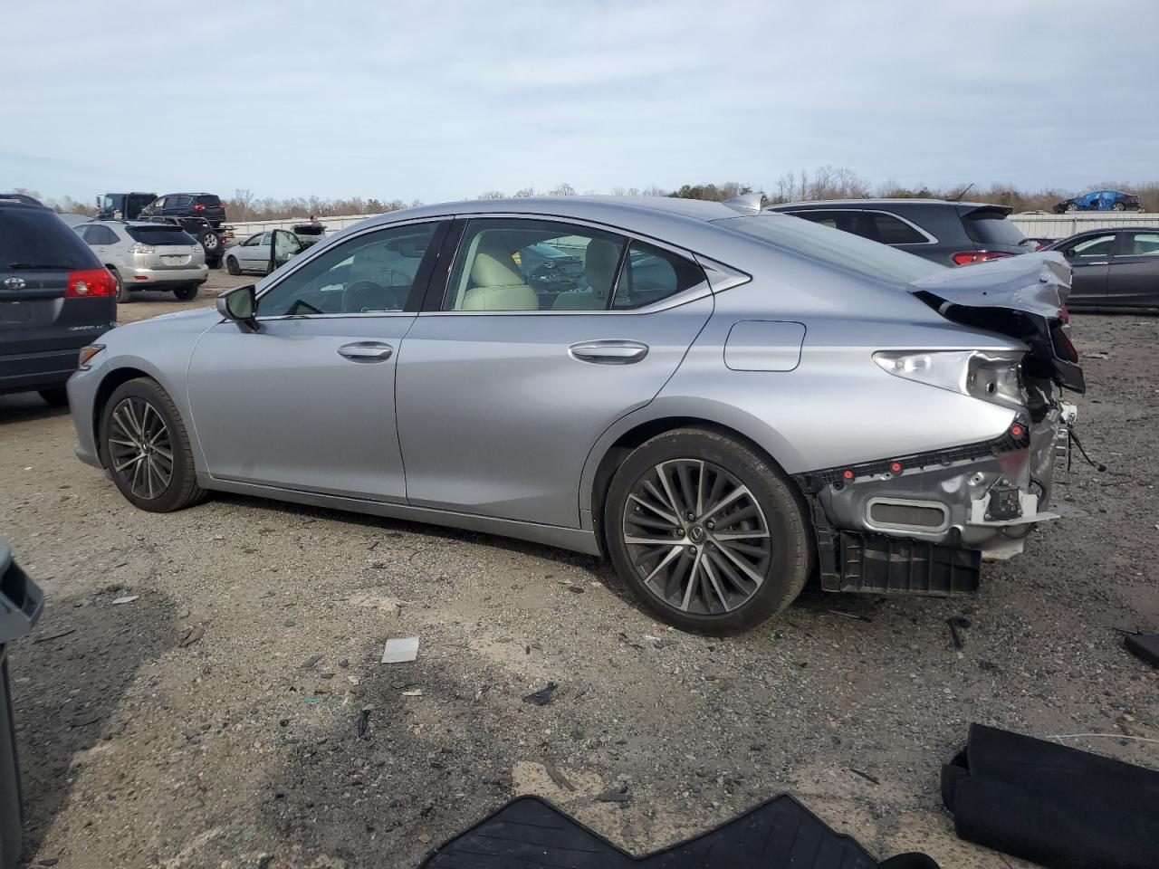 2022 Lexus ES - Image 2
