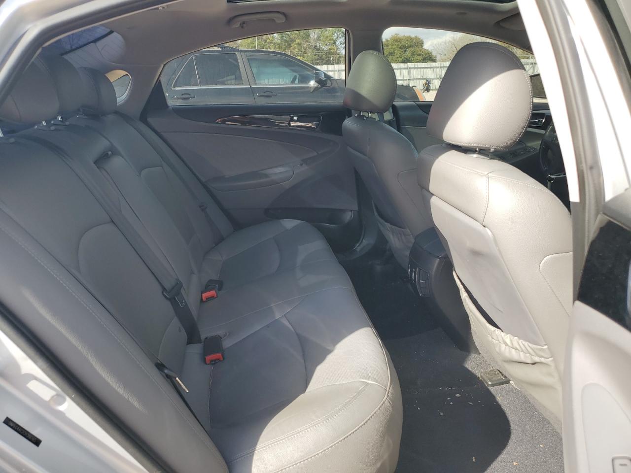 2012 Hyundai Sonata - Image 11