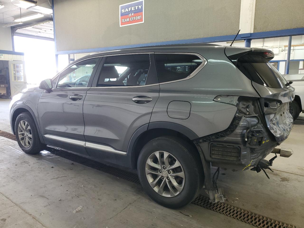2019 Hyundai Santa Fe - Image 2