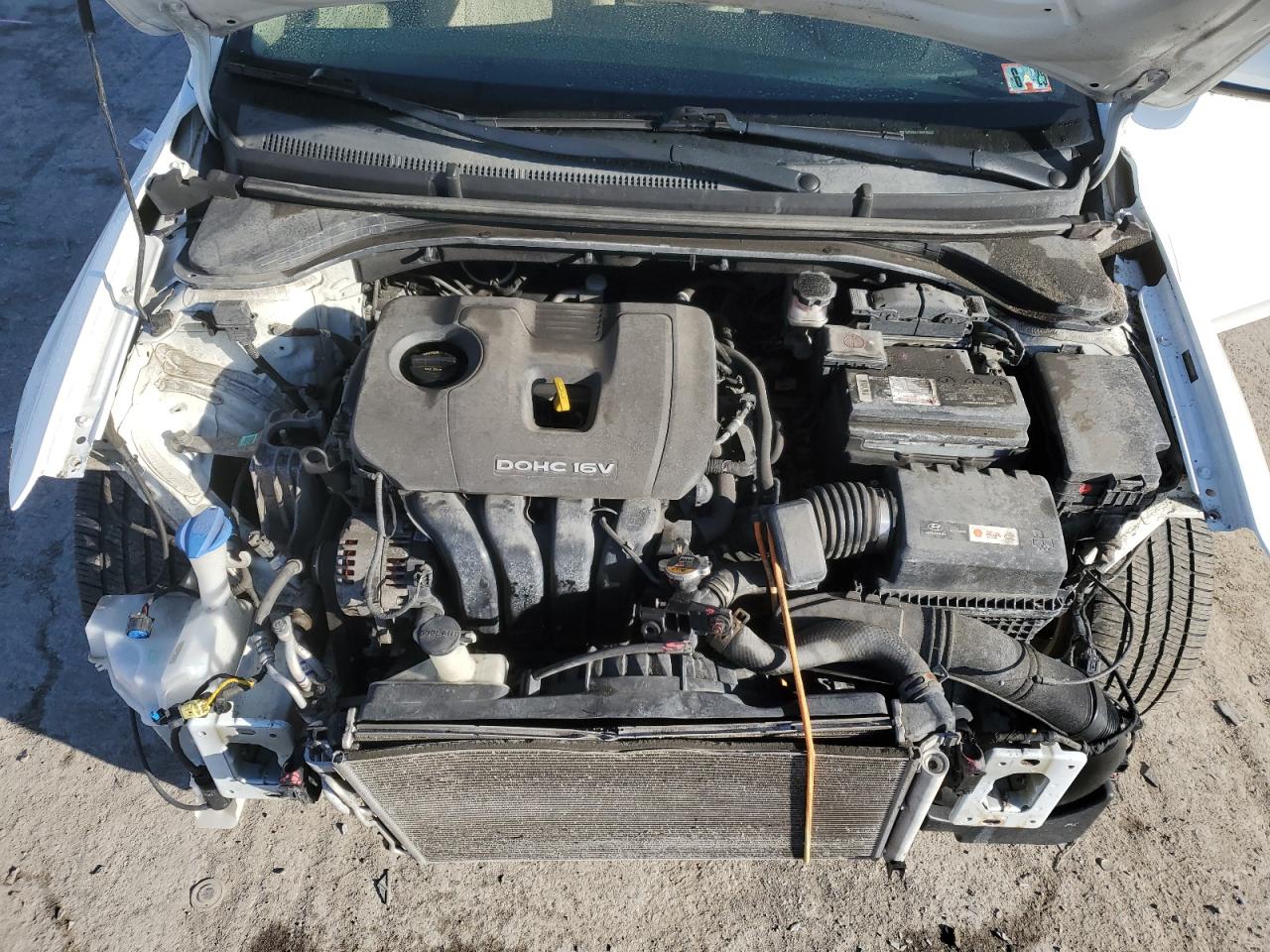 2017 Hyundai Elantra - Image 11