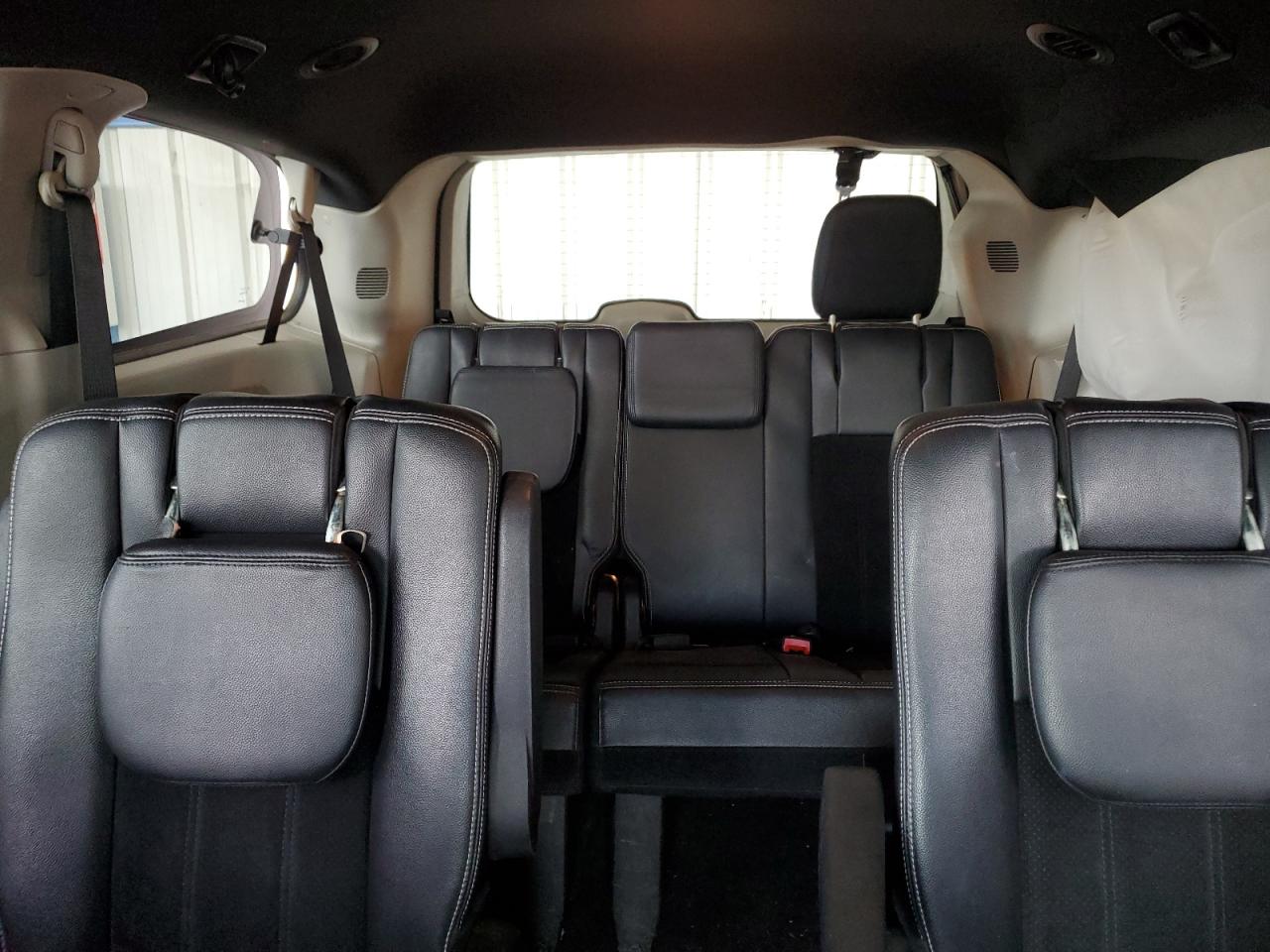 2018 Dodge Caravan - Image 10
