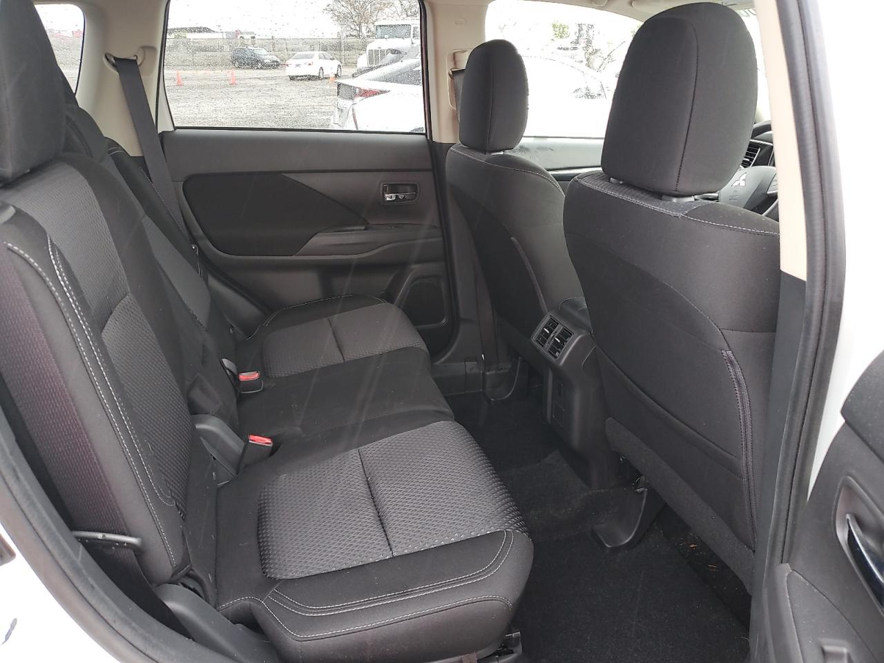 2019 Mitsubishi Outlander - Image 11
