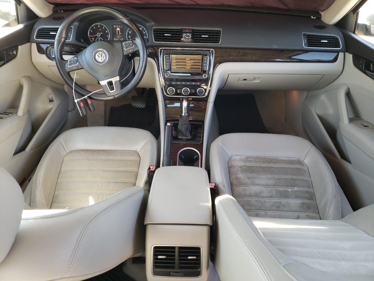 2014 Volkswagen Passat - Image 8