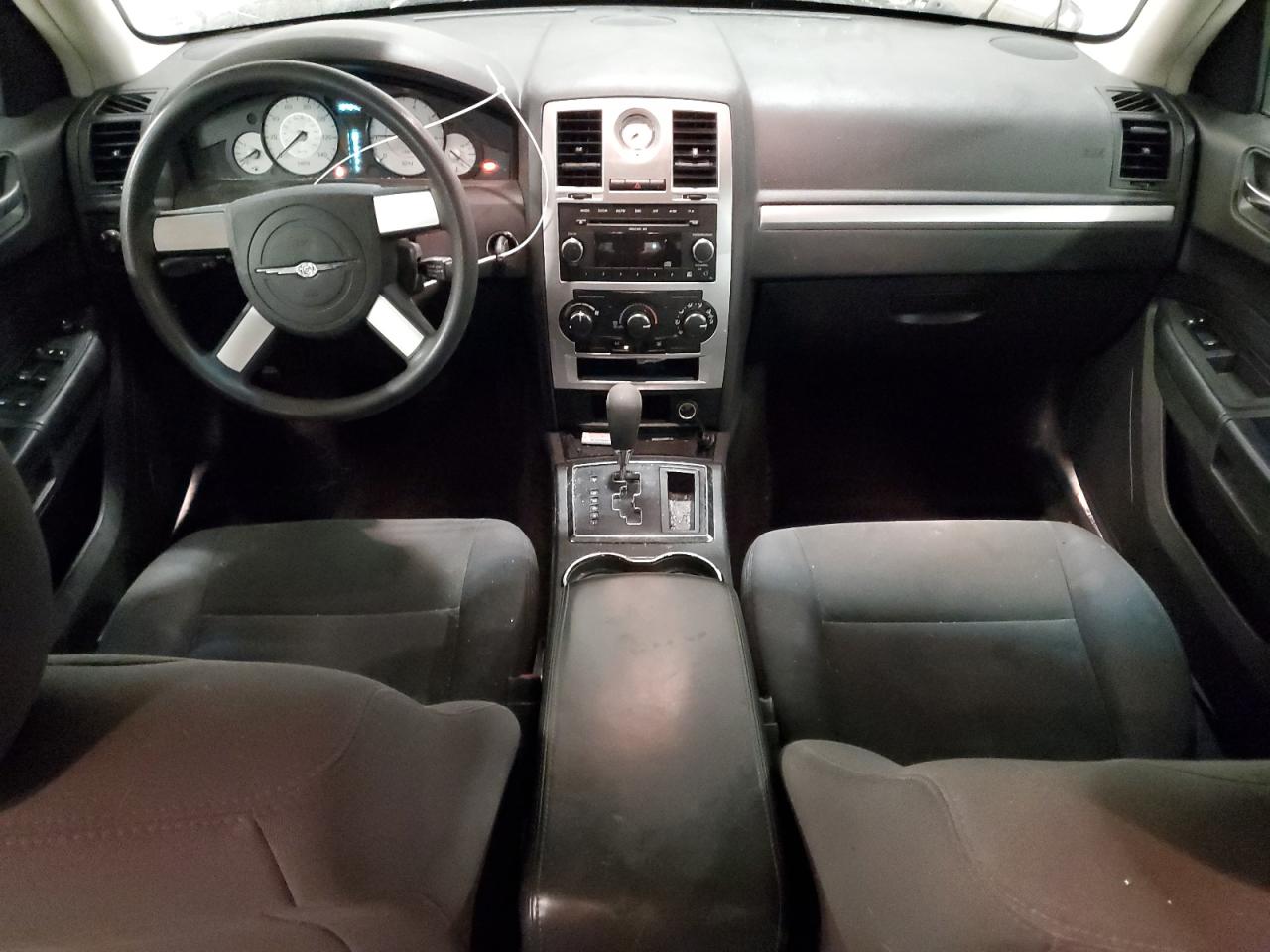 2010 Chrysler 300 - Image 8
