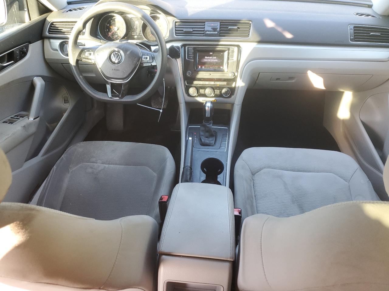 2018 Volkswagen Passat - Image 8