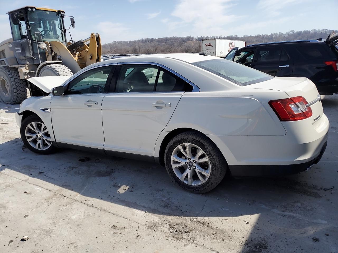 2011 Ford Taurus - Image 2