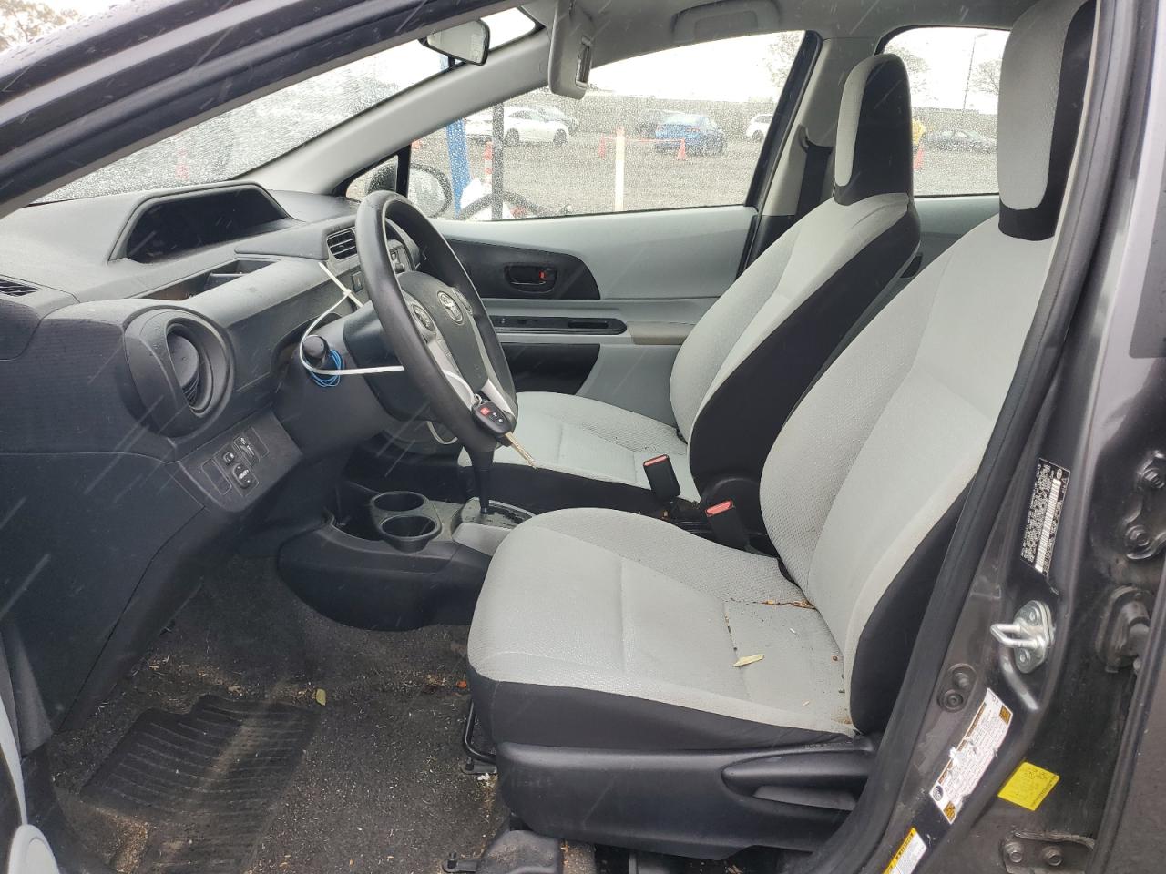 2013 Toyota Prius - Image 7