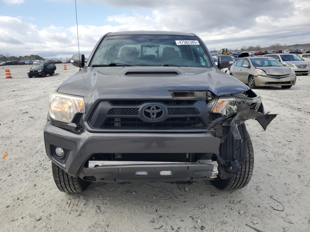 2015 Toyota Tacoma - Image 5
