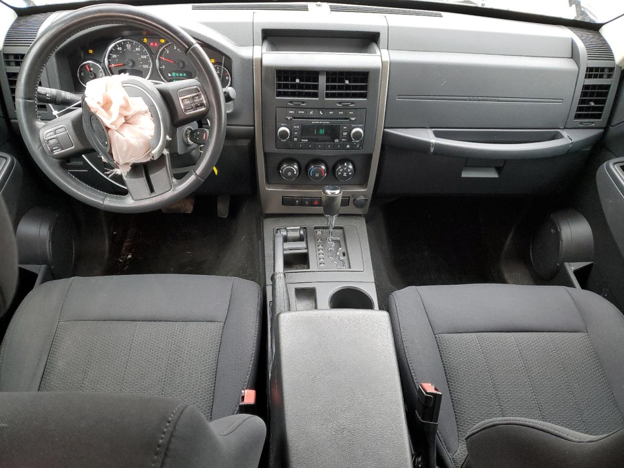 2012 Jeep Liberty (North America) - Image 8