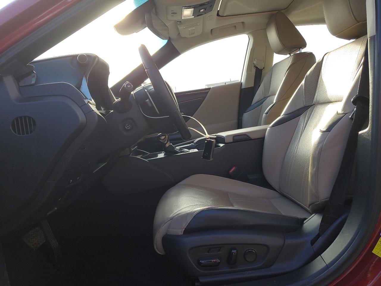 2020 Lexus ES - Image 7