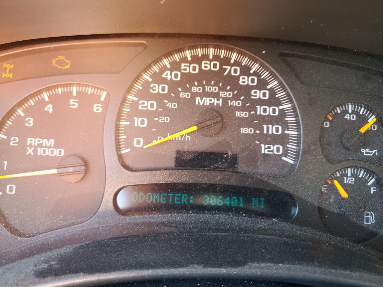 2003 Chevrolet Silverado - Image 9