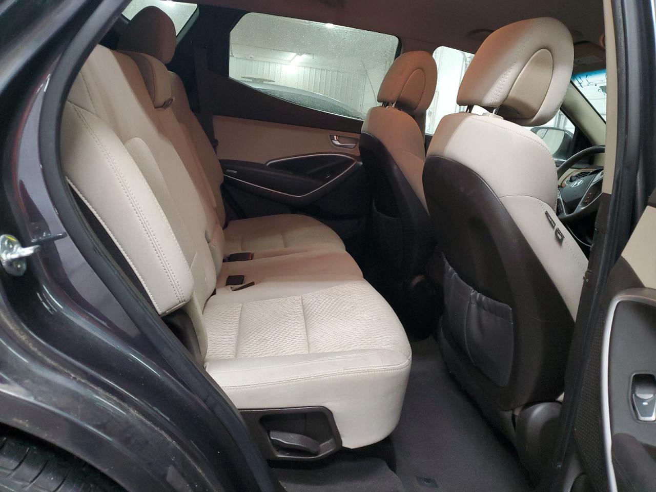 2016 Hyundai Santa Fe - Image 11