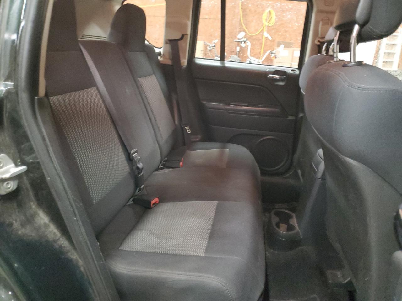 2010 Jeep Compass - Image 11