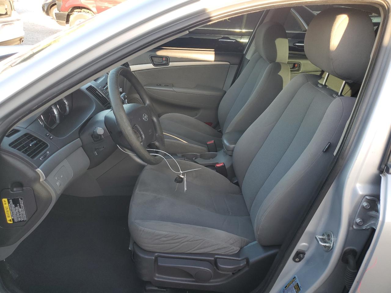 2010 Hyundai Sonata - Image 7