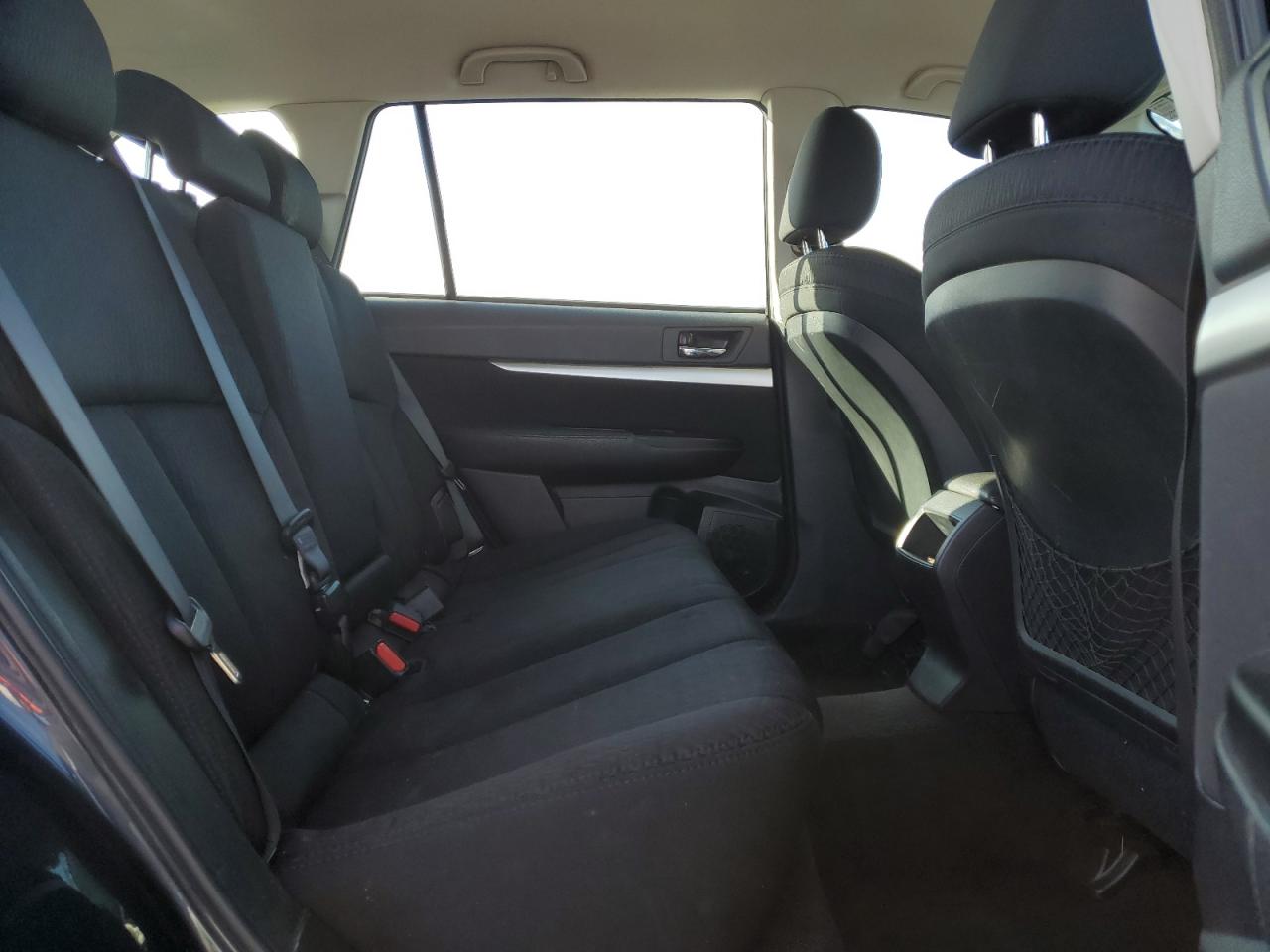2011 Subaru Outback - Image 11