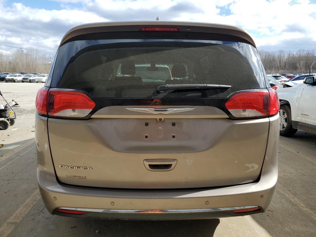 2018 Chrysler Pacifica - Image 6