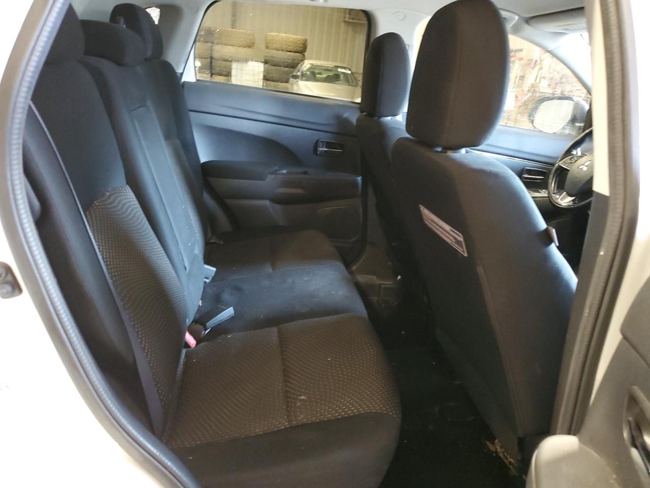2016 Mitsubishi Outlander - Image 12