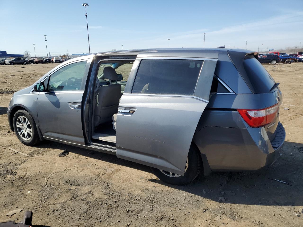 2011 Honda Odyssey - Image 2