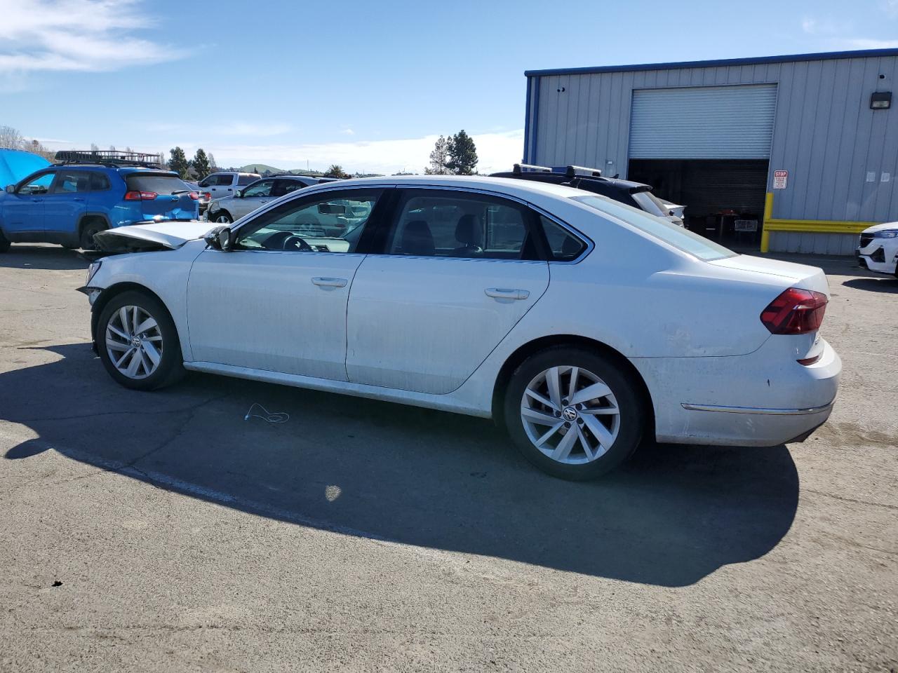 2018 Volkswagen Passat - Image 2