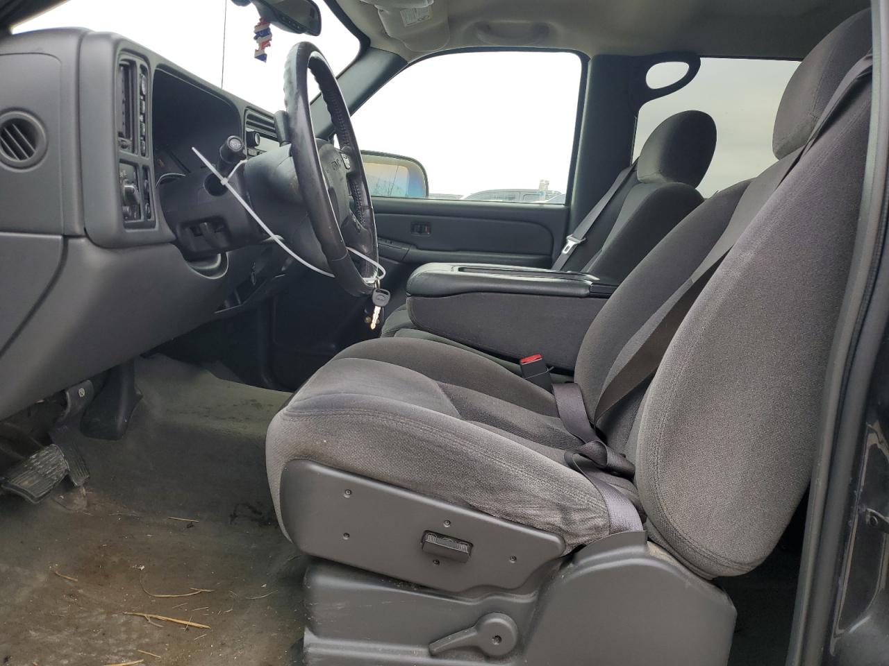 2004 GMC Sierra - Image 7