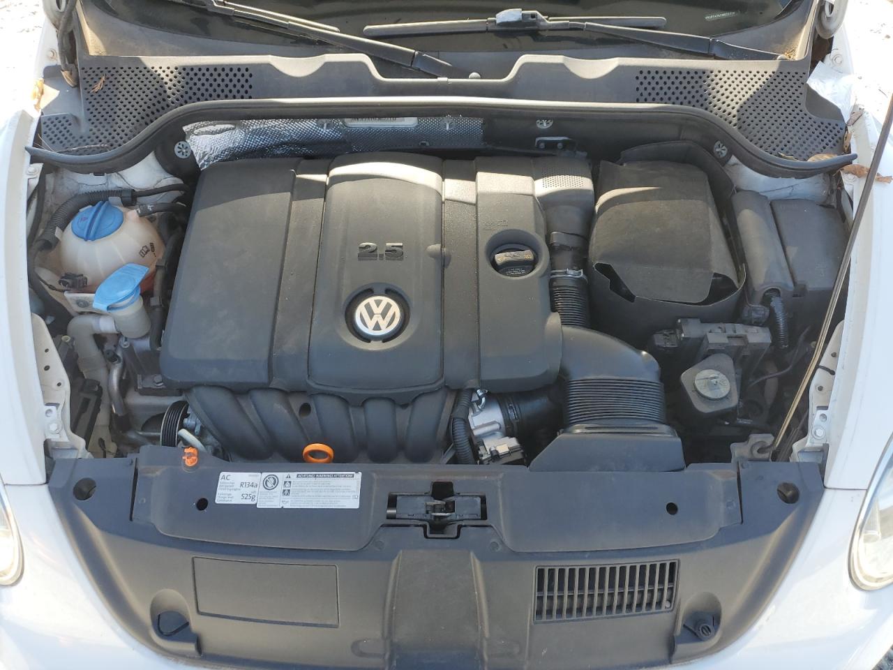 2012 Volkswagen Beetle - Image 11